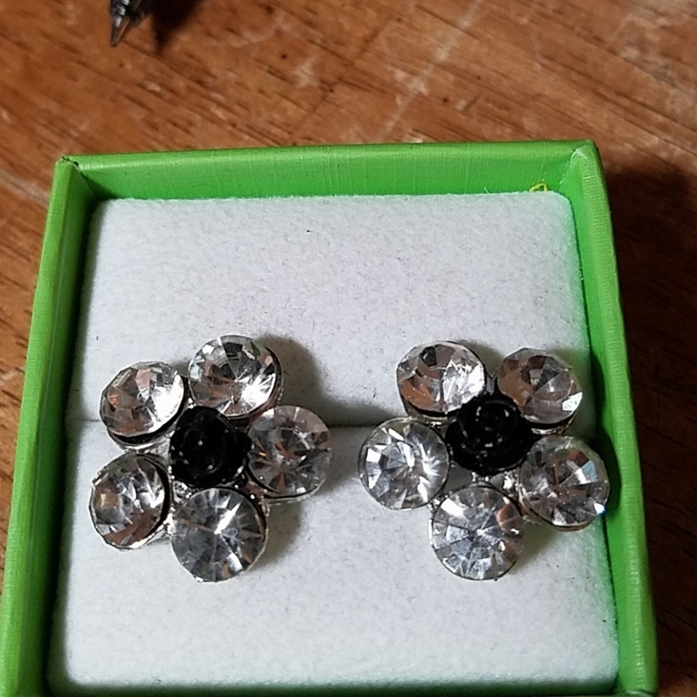Floral Diamond & Black Stone Faux 0.75" Earrings